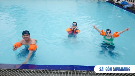 Lớp học bơi kèm riêng cho 3 người lớn tại Sài Gòn Swimming